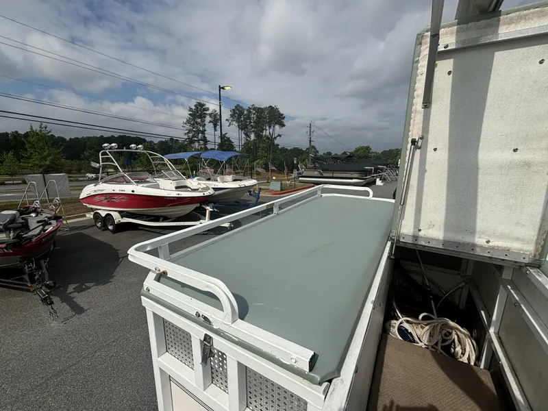 Slide: The Image of JC Manufacturing 266 i/o Classic w/ MerCrusier 5.0L - 240HP Engine and TN Trailer 2000 - 28