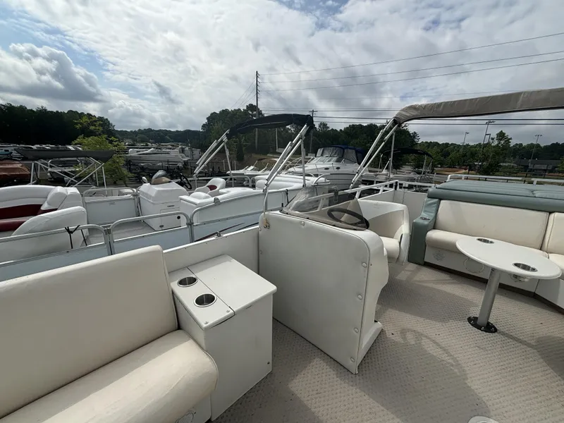 Slide: The Image of JC Manufacturing 266 i/o Classic w/ MerCrusier 5.0L - 240HP Engine and TN Trailer 2000 - 3