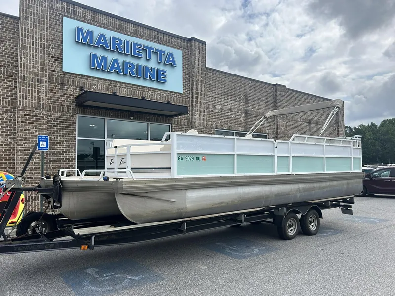 Slide: The Image of JC Manufacturing 266 i/o Classic w/ MerCrusier 5.0L - 240HP Engine and TN Trailer 2000 - 33