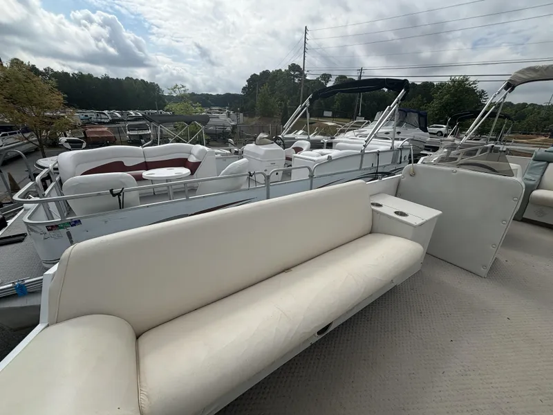 Slide: The Image of JC Manufacturing 266 i/o Classic w/ MerCrusier 5.0L - 240HP Engine and TN Trailer 2000 - 4