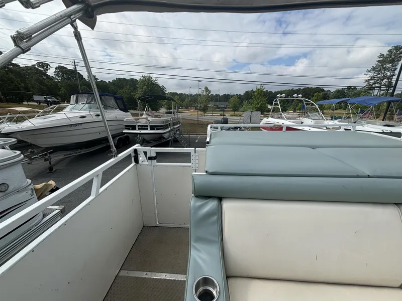 Slide: The Image of JC Manufacturing 266 i/o Classic w/ MerCrusier 5.0L - 240HP Engine and TN Trailer 2000 - 5