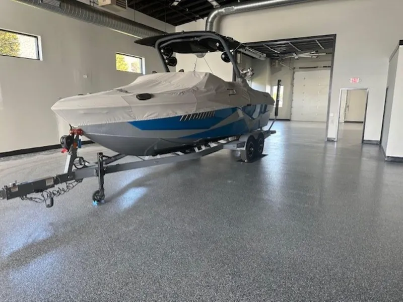 Slide: The Image of Malibu Wakesetter 25 LSV 2022 - 51