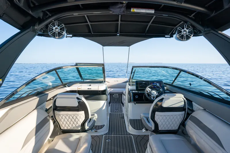 Slide: The Image of Sea Ray SLX 260 Outboard 2023 - 52