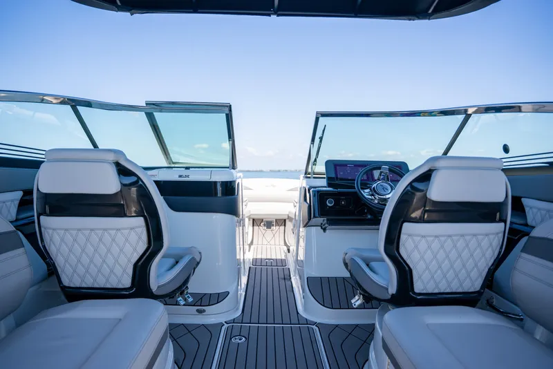 Slide: The Image of Sea Ray SLX 260 Outboard 2023 - 54