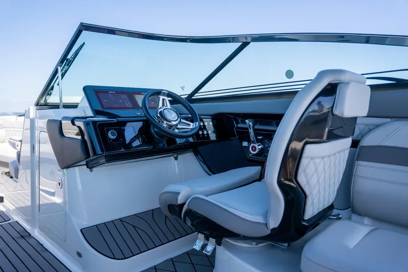 Slide: The Image of Sea Ray SLX 260 Outboard 2023 - 56