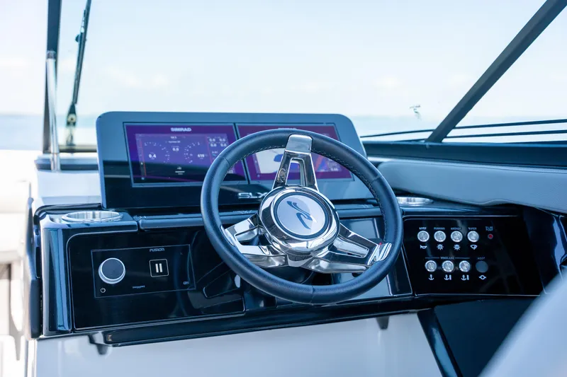 Slide: The Image of Sea Ray SLX 260 Outboard 2023 - 58