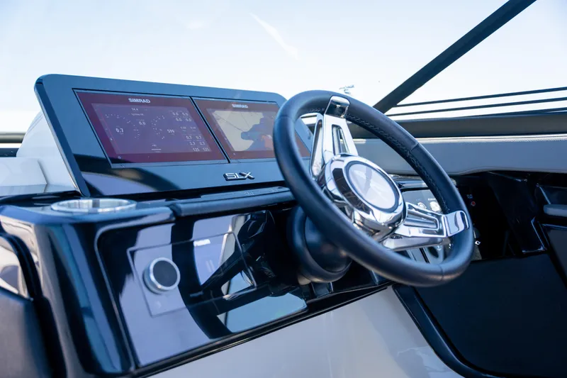 Slide: The Image of Sea Ray SLX 260 Outboard 2023 - 59