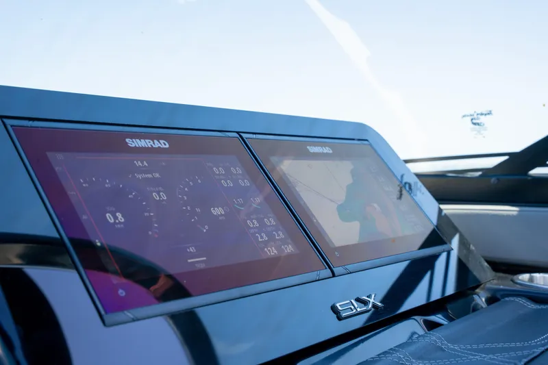 Slide: The Image of Sea Ray SLX 260 Outboard 2023 - 60