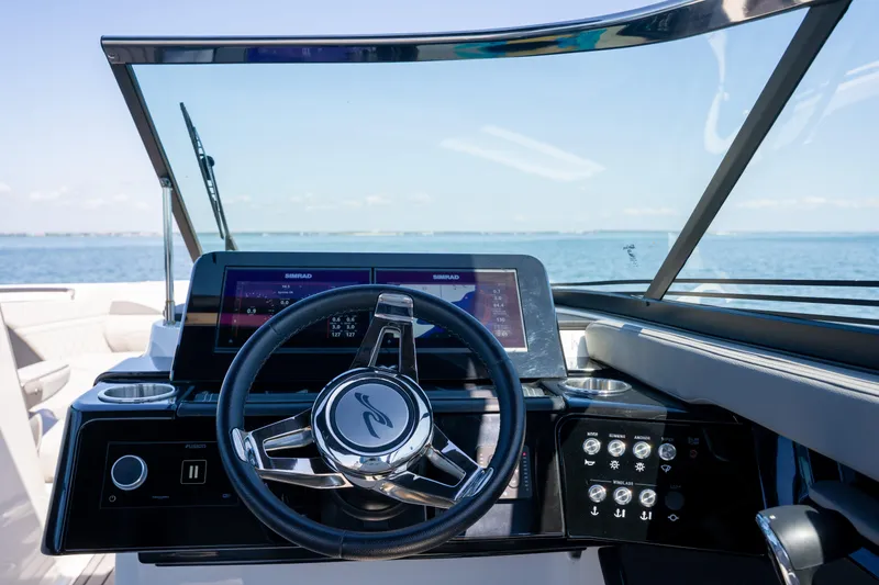 Slide: The Image of Sea Ray SLX 260 Outboard 2023 - 61