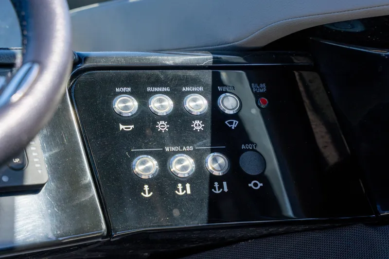 Slide: The Image of Sea Ray SLX 260 Outboard 2023 - 62