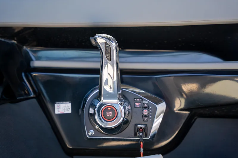 Slide: The Image of Sea Ray SLX 260 Outboard 2023 - 63