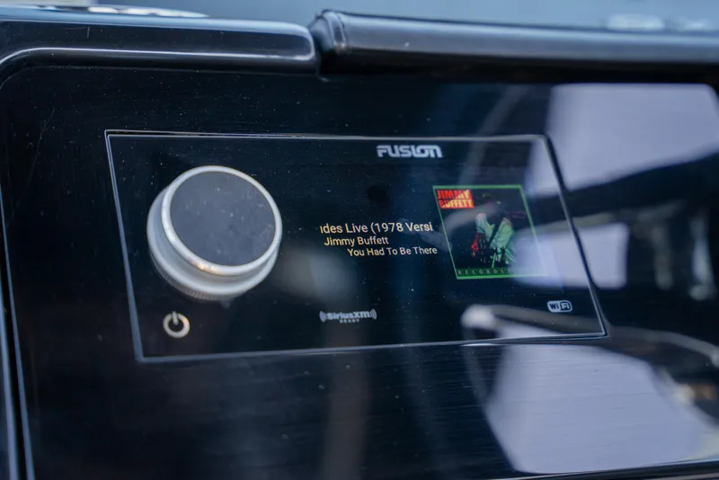 Slide: The Image of Sea Ray SLX 260 Outboard 2023 - 64