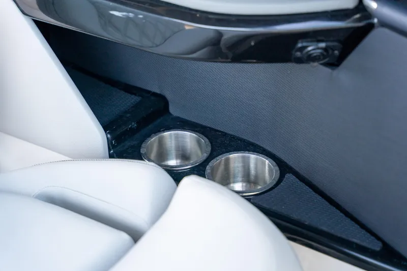 Slide: The Image of Sea Ray SLX 260 Outboard 2023 - 65