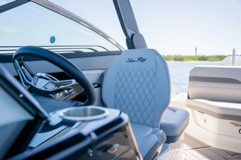 Slide: The Image of Sea Ray SLX 260 Outboard 2023 - 66