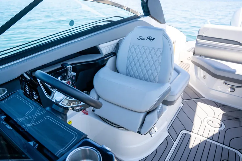 Slide: The Image of Sea Ray SLX 260 Outboard 2023 - 67