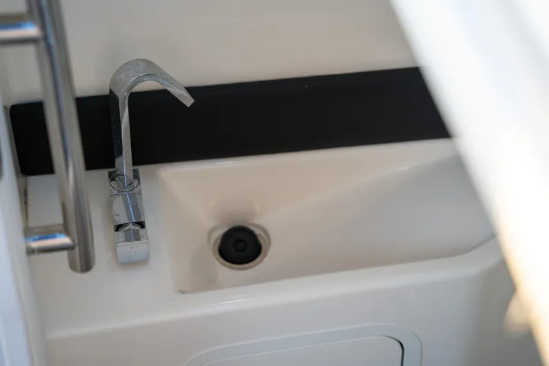 Slide: The Image of Sea Ray SLX 260 Outboard 2023 - 70