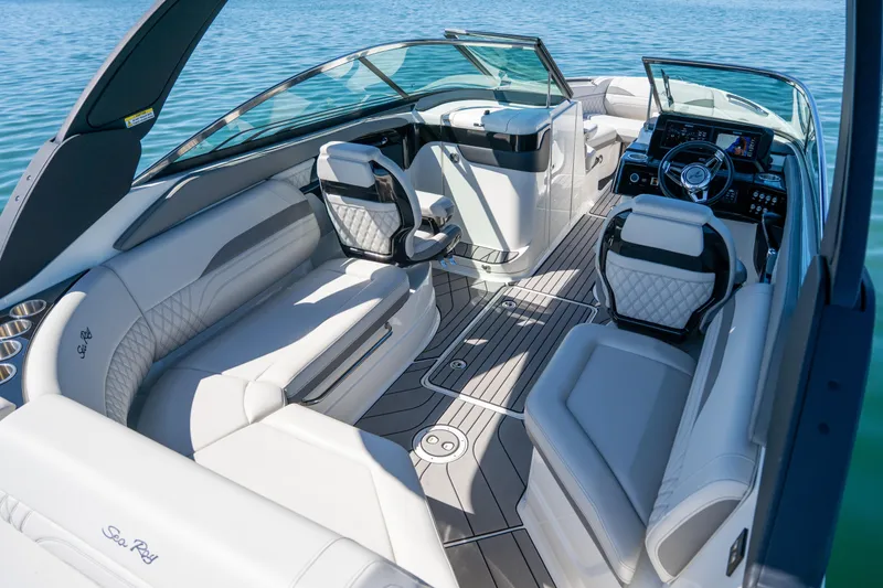 Slide: The Image of Sea Ray SLX 260 Outboard 2023 - 72