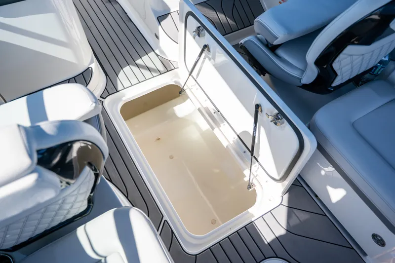 Slide: The Image of Sea Ray SLX 260 Outboard 2023 - 73