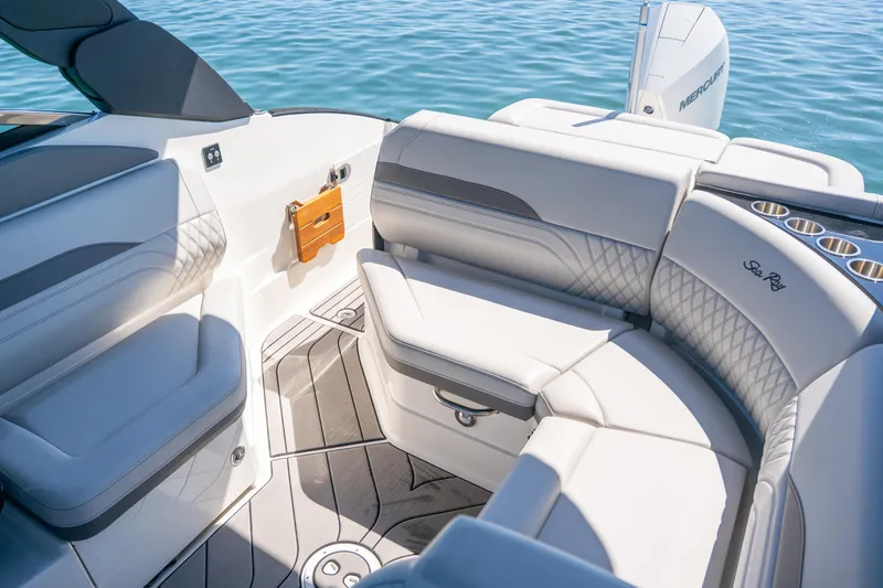 Slide: The Image of Sea Ray SLX 260 Outboard 2023 - 74