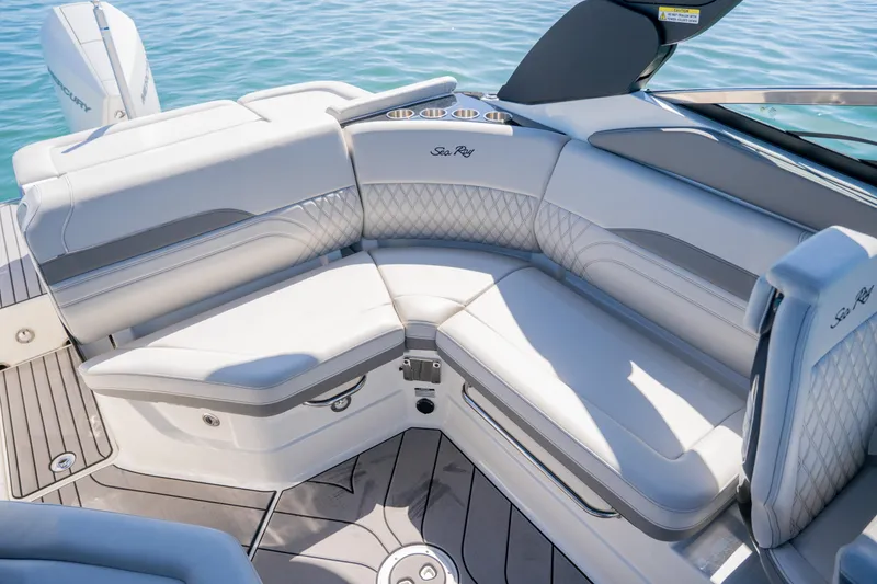 Slide: The Image of Sea Ray SLX 260 Outboard 2023 - 75