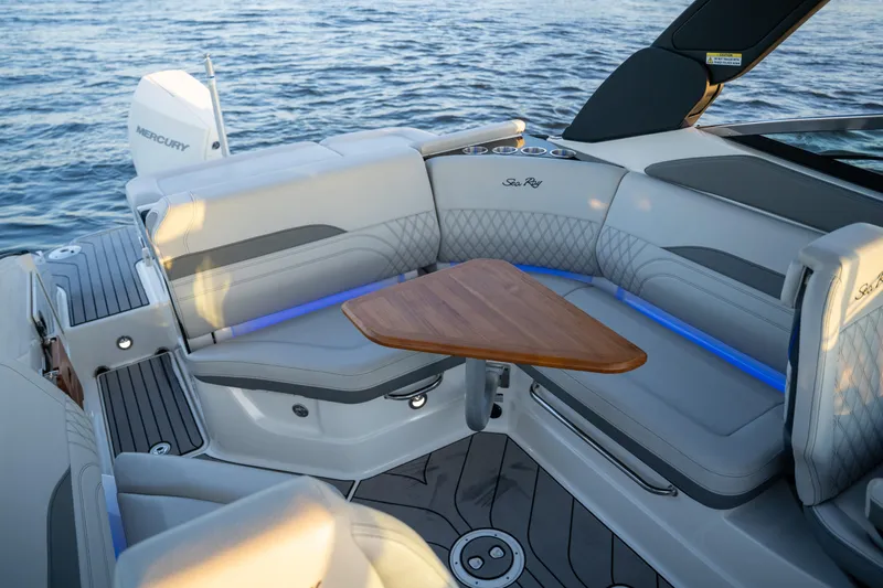 Slide: The Image of Sea Ray SLX 260 Outboard 2023 - 76