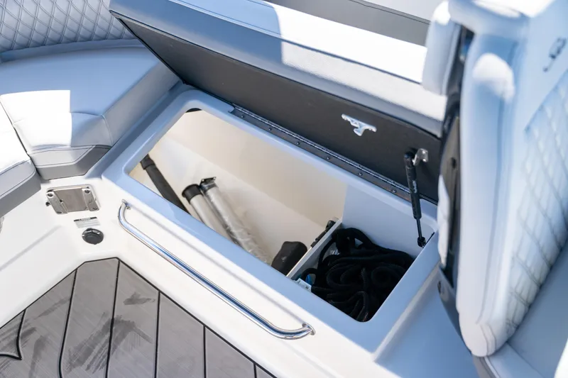 Slide: The Image of Sea Ray SLX 260 Outboard 2023 - 77