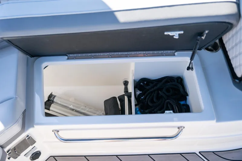 Slide: The Image of Sea Ray SLX 260 Outboard 2023 - 78