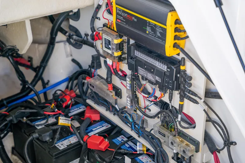 Slide: The Image of Sea Ray SLX 260 Outboard 2023 - 81