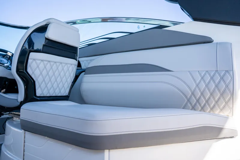 Slide: The Image of Sea Ray SLX 260 Outboard 2023 - 83