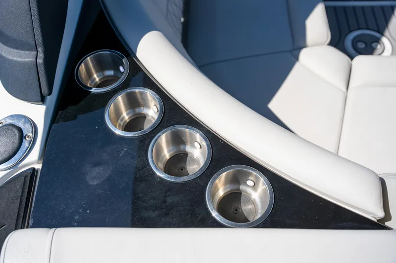 Slide: The Image of Sea Ray SLX 260 Outboard 2023 - 85