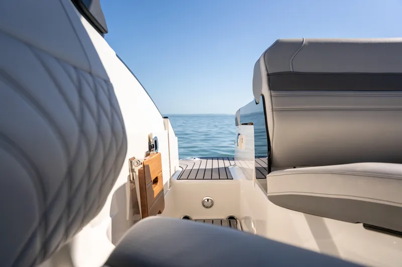 Slide: The Image of Sea Ray SLX 260 Outboard 2023 - 86