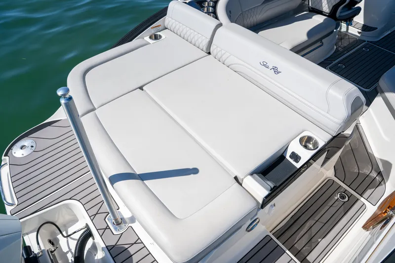 Slide: The Image of Sea Ray SLX 260 Outboard 2023 - 89