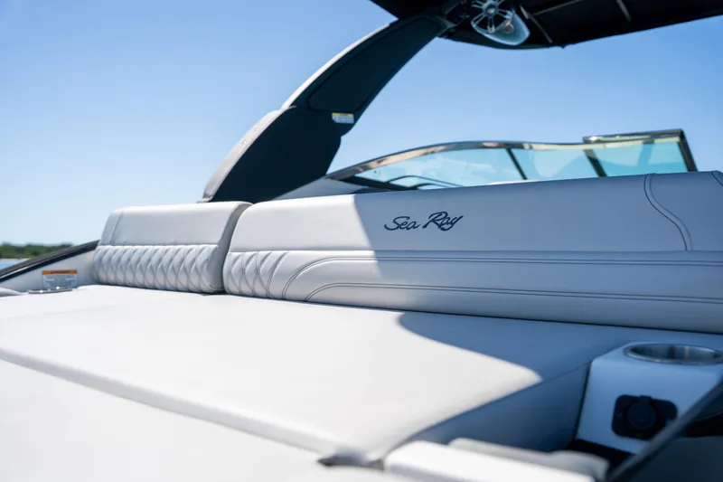 Slide: The Image of Sea Ray SLX 260 Outboard 2023 - 93