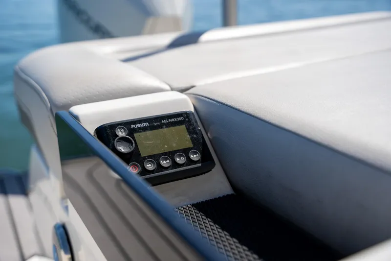 Slide: The Image of Sea Ray SLX 260 Outboard 2023 - 94