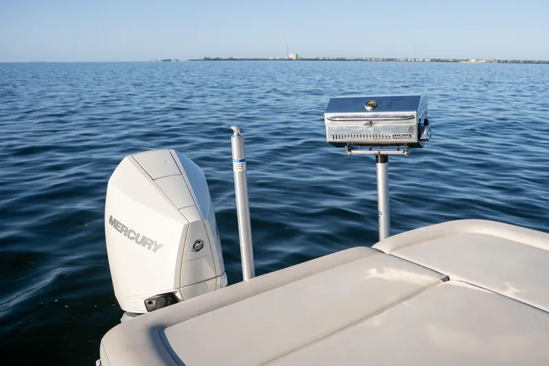 Slide: The Image of Sea Ray SLX 260 Outboard 2023 - 95