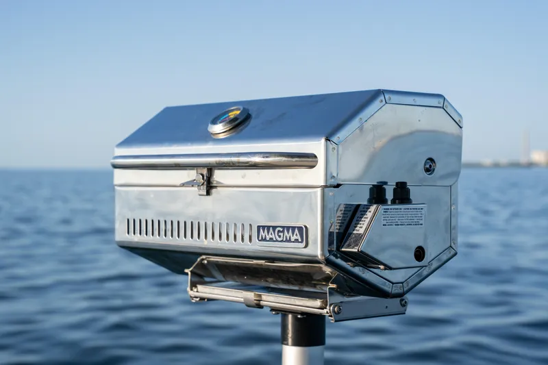 Slide: The Image of Sea Ray SLX 260 Outboard 2023 - 96