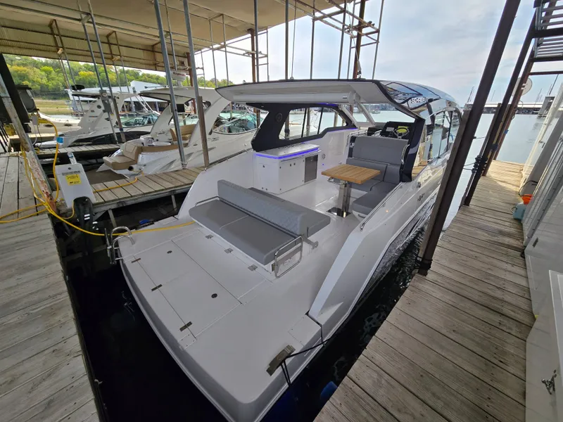 Slide: The Image of Schaefer Yachts DBA 375 2025 - 15