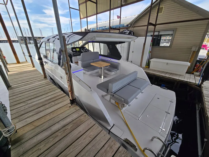 Slide: The Image of Schaefer Yachts DBA 375 2025 - 18