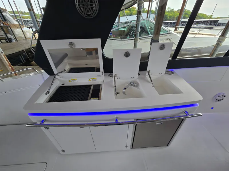 Slide: The Image of Schaefer Yachts DBA 375 2025 - 28