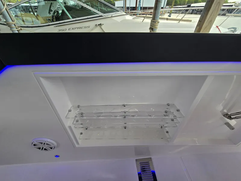 Slide: The Image of Schaefer Yachts DBA 375 2025 - 40