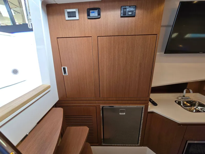 Slide: The Image of Schaefer Yachts DBA 375 2025 - 45