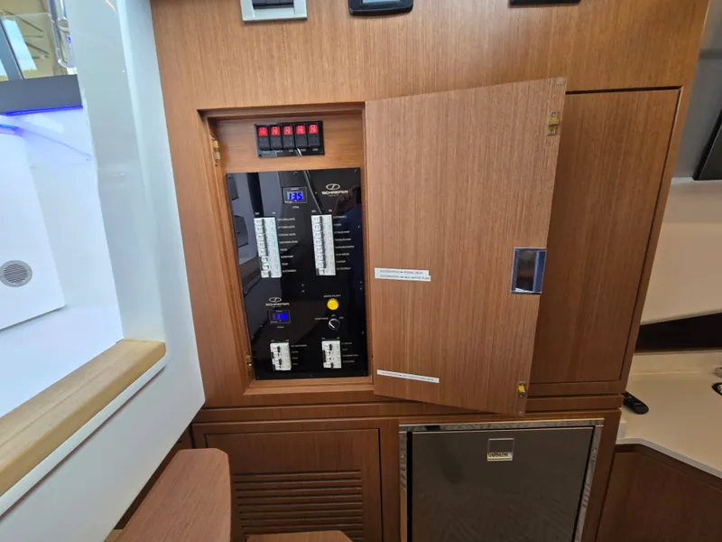 Slide: The Image of Schaefer Yachts DBA 375 2025 - 46