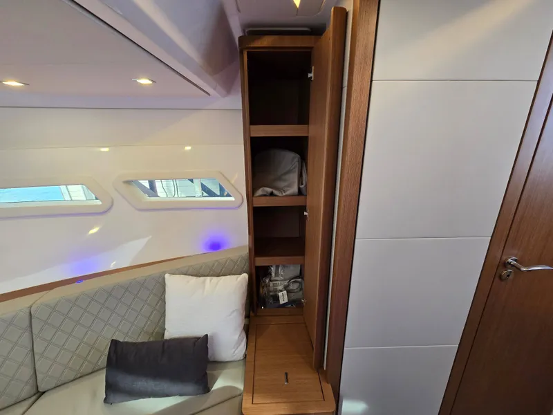 Slide: The Image of Schaefer Yachts DBA 375 2025 - 54