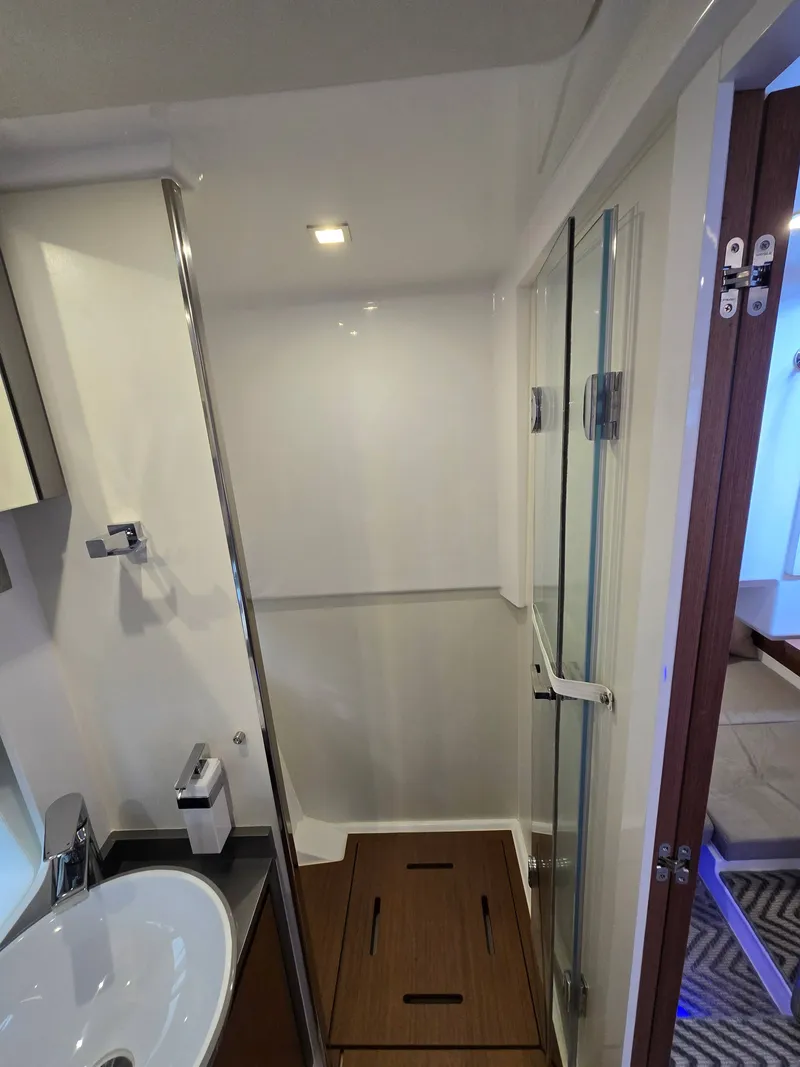 Slide: The Image of Schaefer Yachts DBA 375 2025 - 60