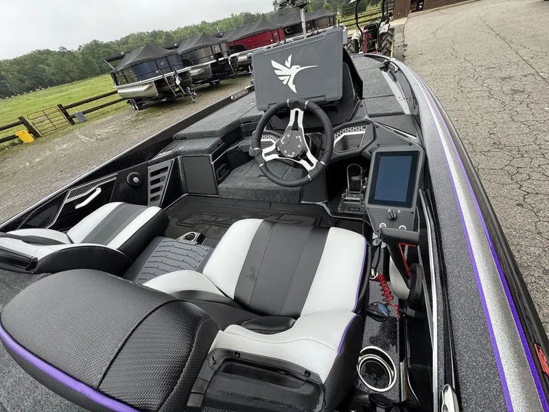 Slide: The Image of Skeeter FXR20 Limited 2025 - 3