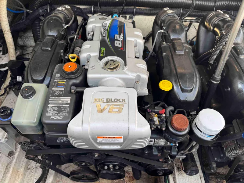 Slide: The Image of Engine of 2015 Formula 350 Crossover Bowrider, showcasing V8 Big Block design. - 28