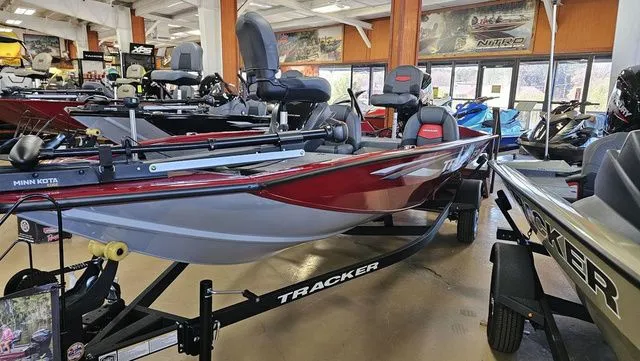 Slide: The Image of Tracker Pro Team 175 2025 - 14