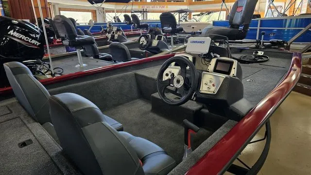 Slide: The Image of Tracker Pro Team 175 2025 - 21