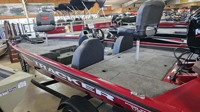 Slide: The Image of Tracker Pro Team 175 2025 - 6