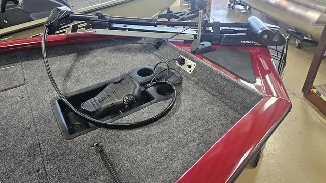 Slide: The Image of Tracker Pro Team 175 2025 - 8